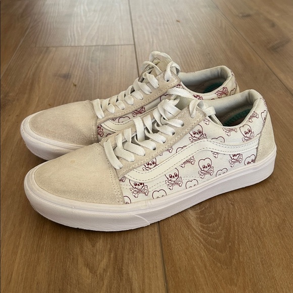 Worn once - VANS Old Skool Skull Sneakers - Picture 3 of 8